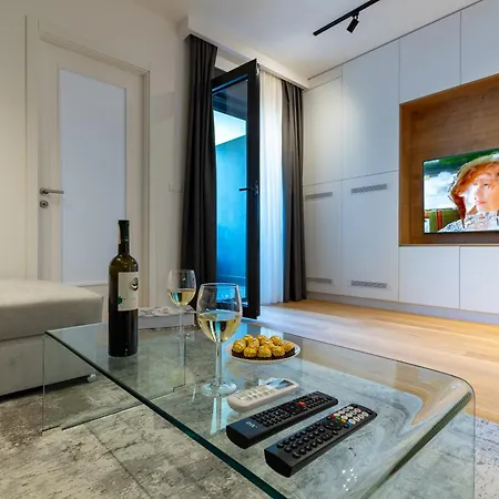 Park Apartment *